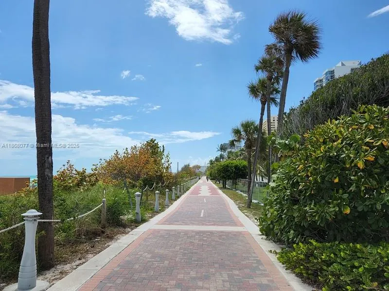 2899 Collins Ave, #1516