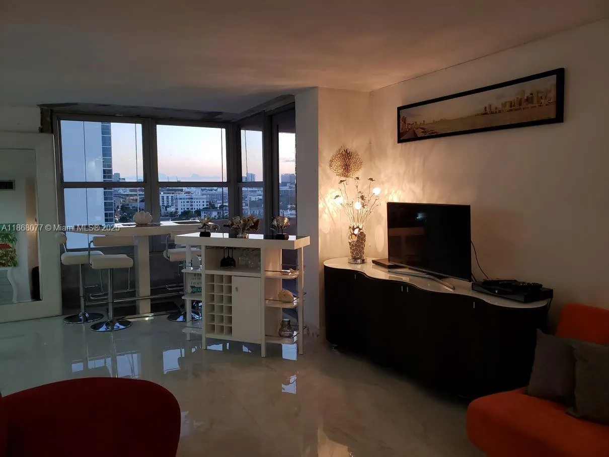 2899 Collins Ave, #1516