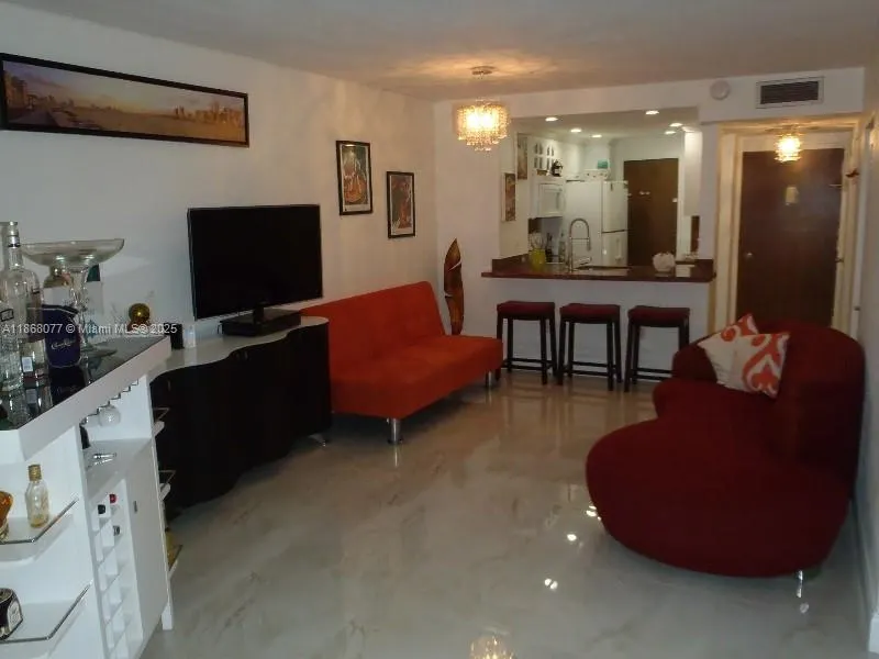 2899 Collins Ave, #1516