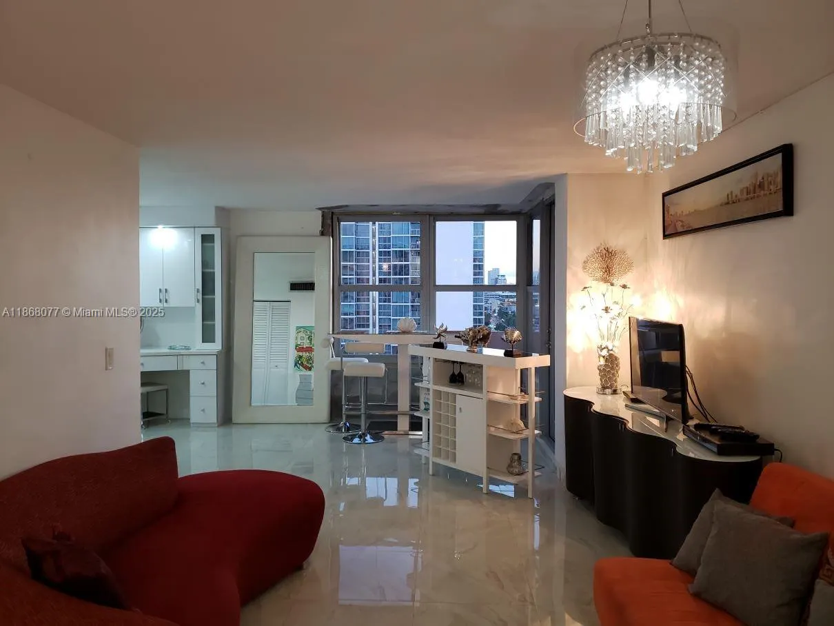 2899 Collins Ave, #1516
