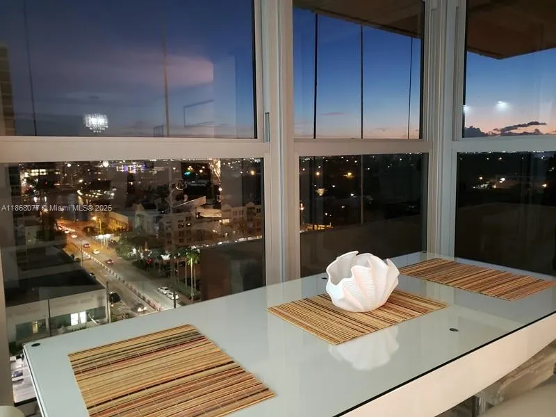 2899 Collins Ave, #1516