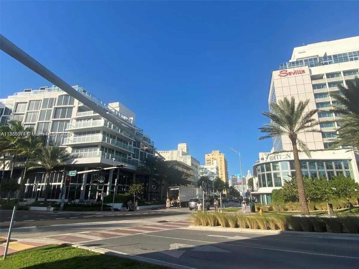 2899 Collins Ave, #1516