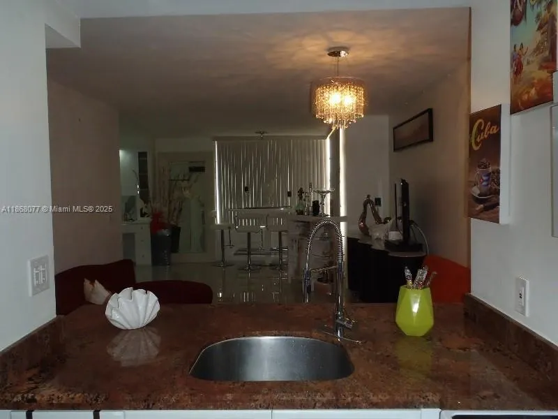 2899 Collins Ave, #1516