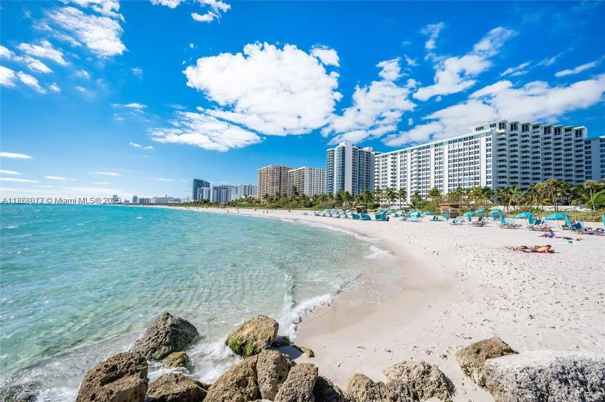 2899 Collins Ave, #1516