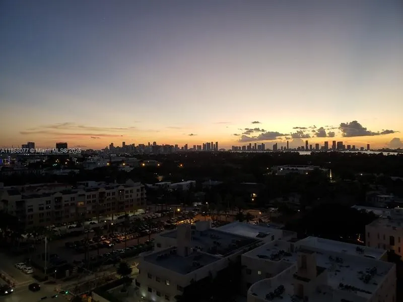 2899 Collins Ave, #1516