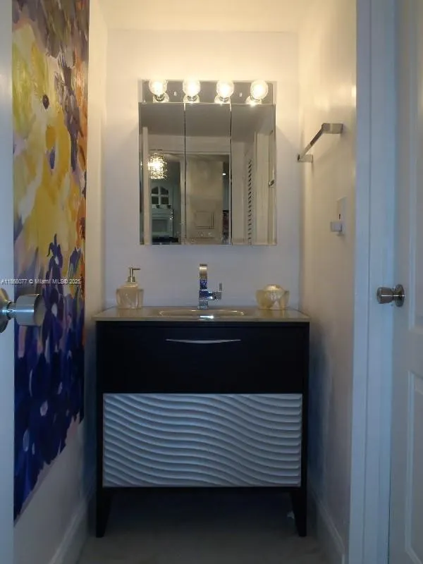 2899 Collins Ave, #1516