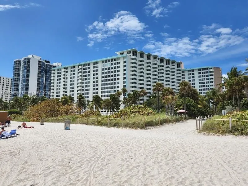 2899 Collins Ave, #1516