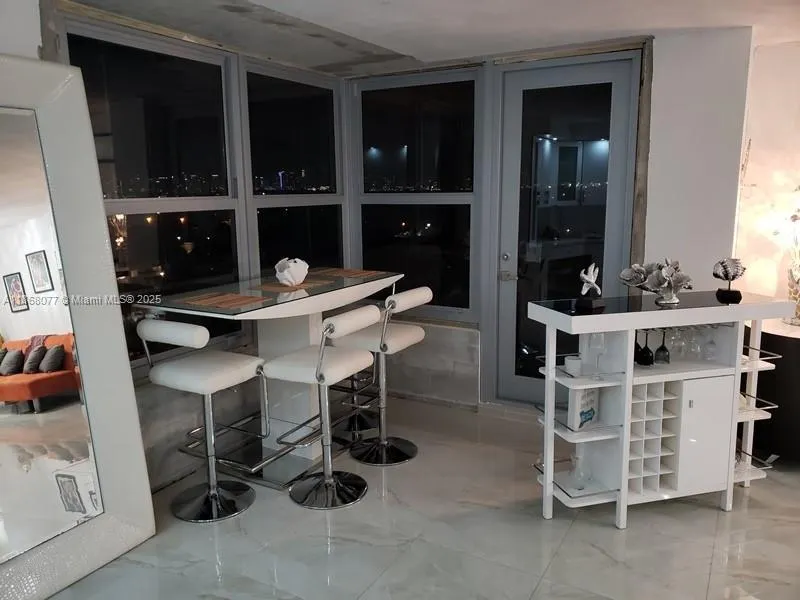 2899 Collins Ave, #1516