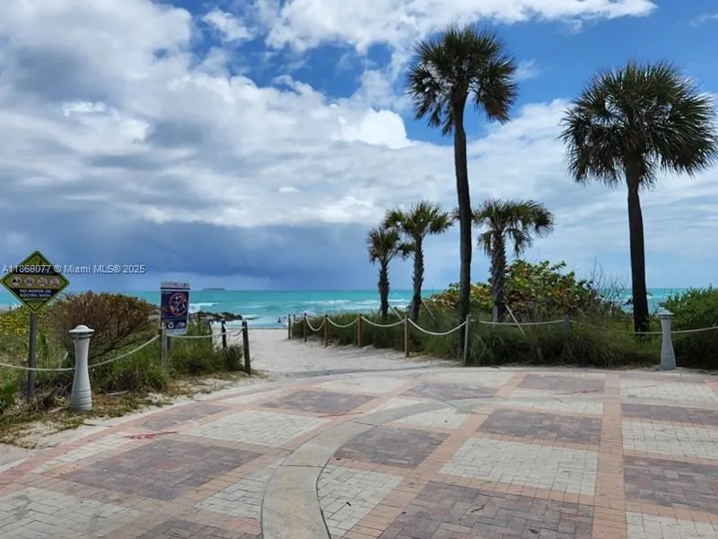 2899 Collins Ave, #1516