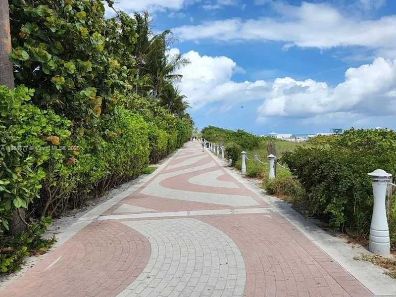 2899 Collins Ave, #1516