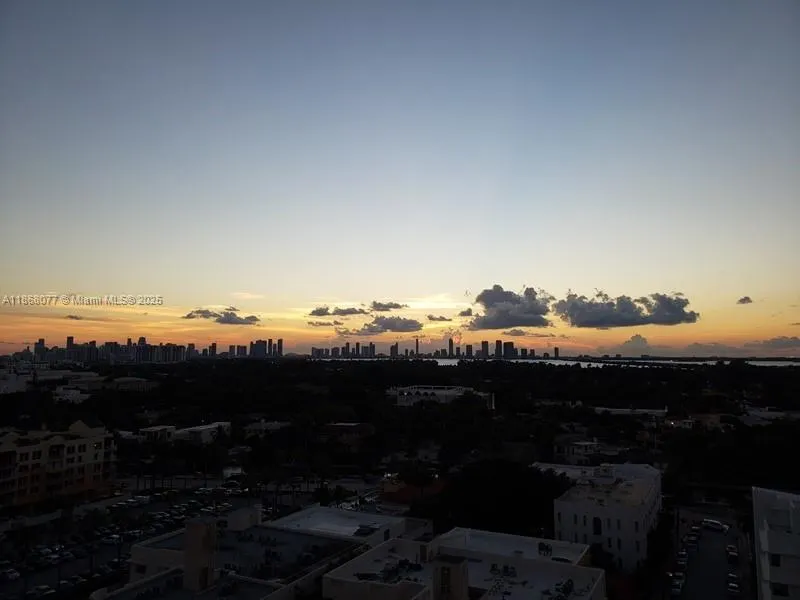 2899 Collins Ave, #1516
