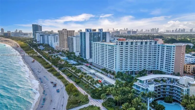 2899 Collins Ave, #1516