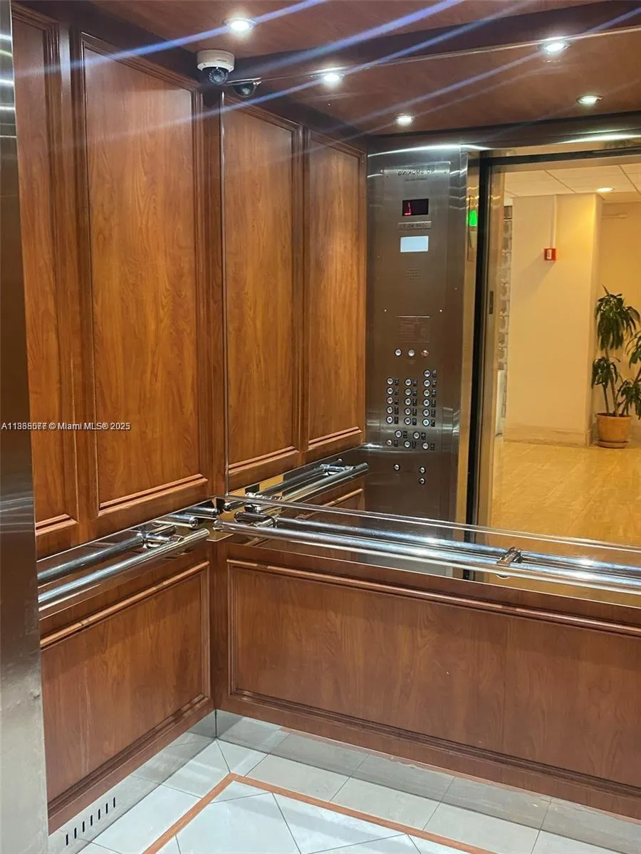 2899 Collins Ave, #1516