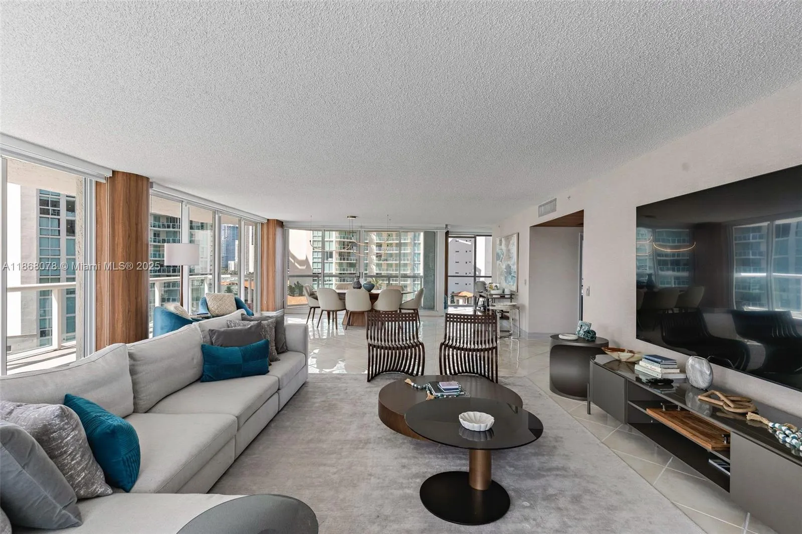 16400 Collins Ave, #946