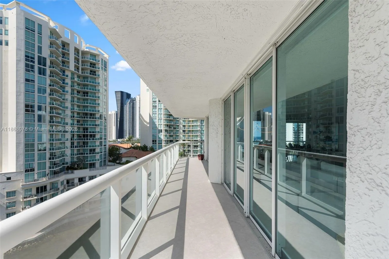 16400 Collins Ave, #946