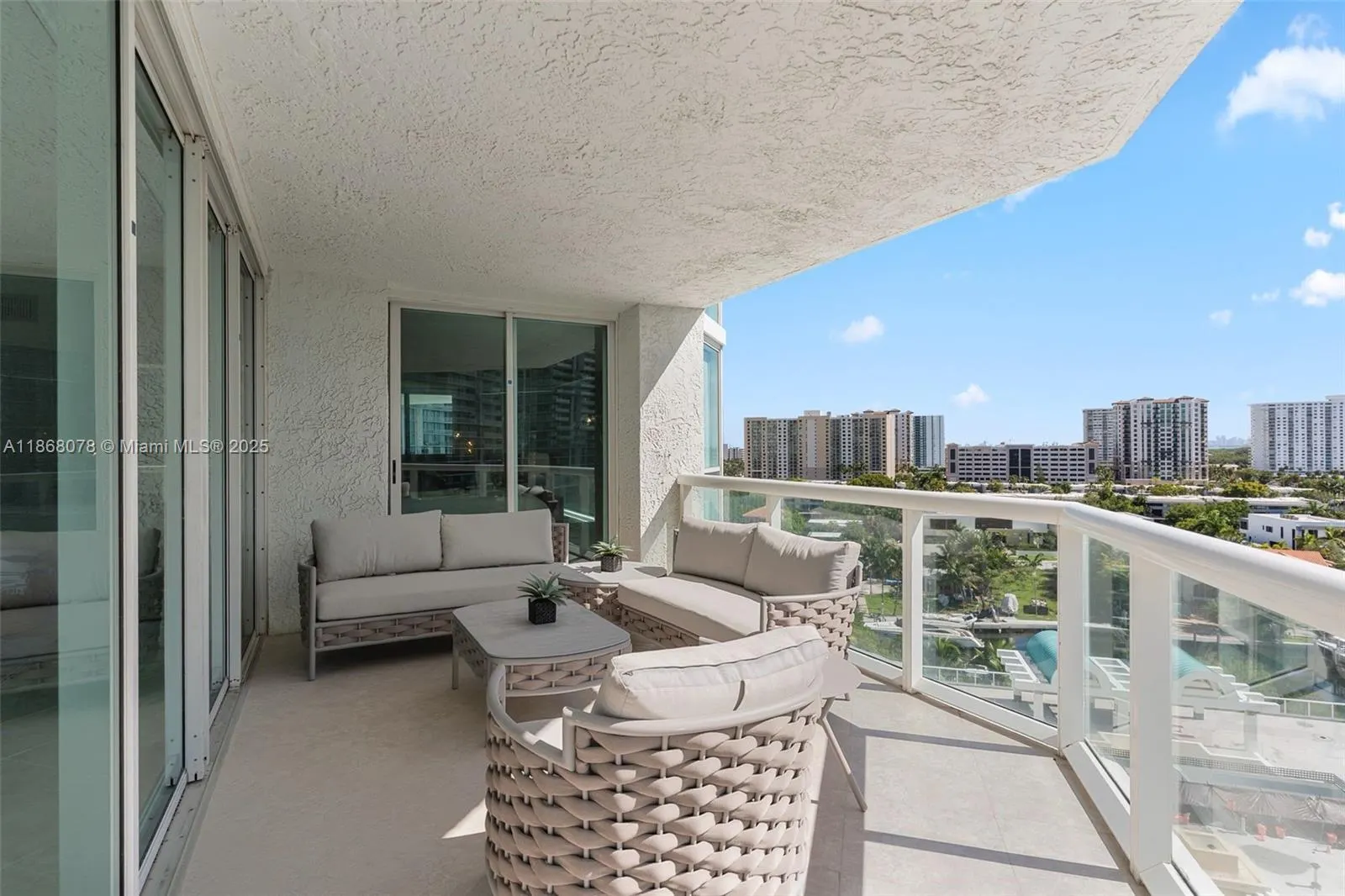 16400 Collins Ave, #946