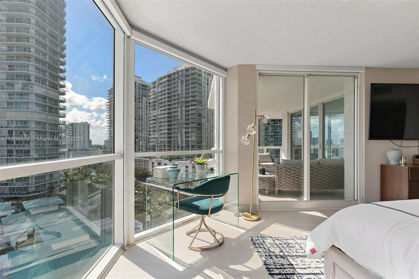 16400 Collins Ave, #946