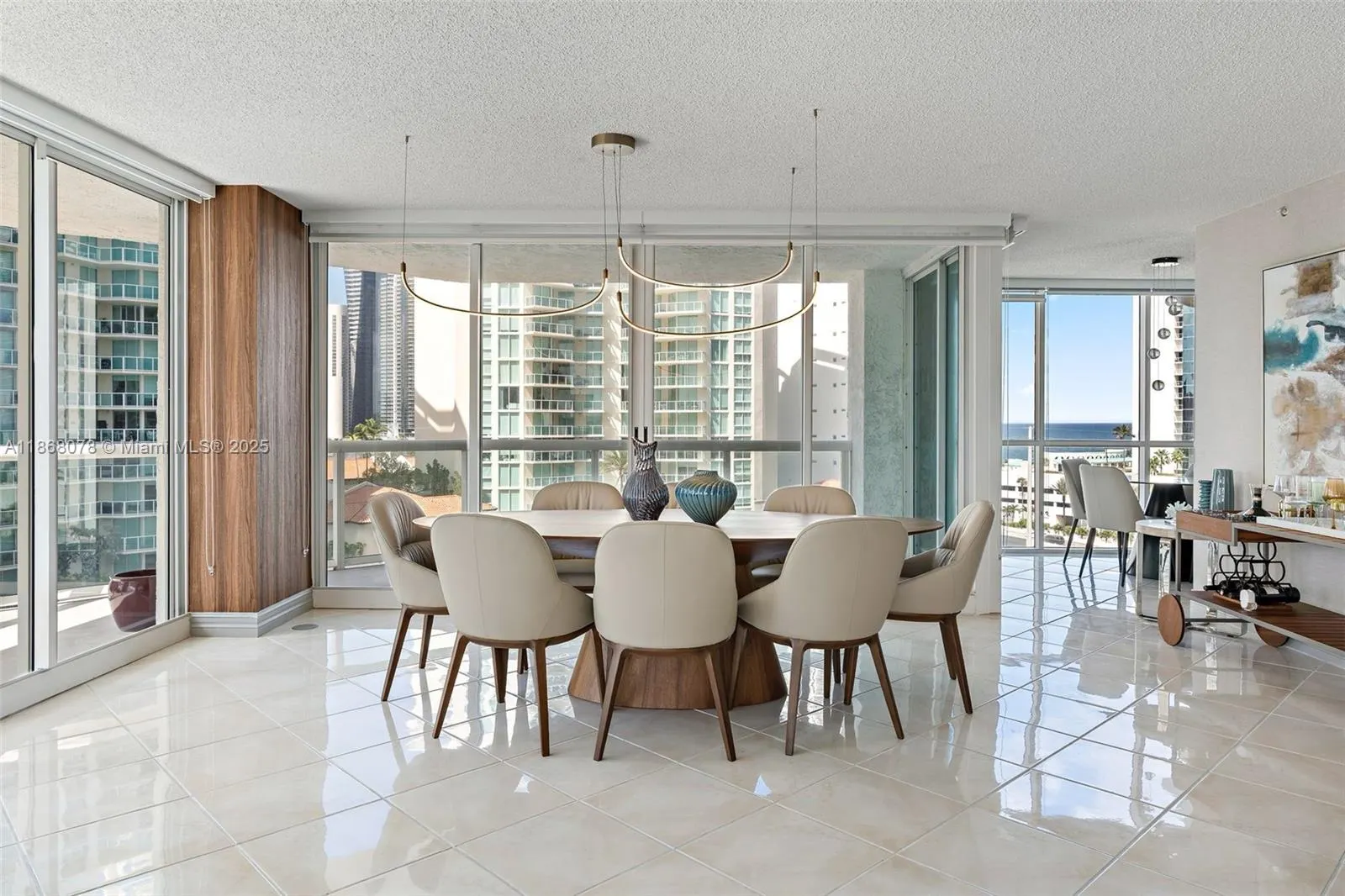 16400 Collins Ave, #946
