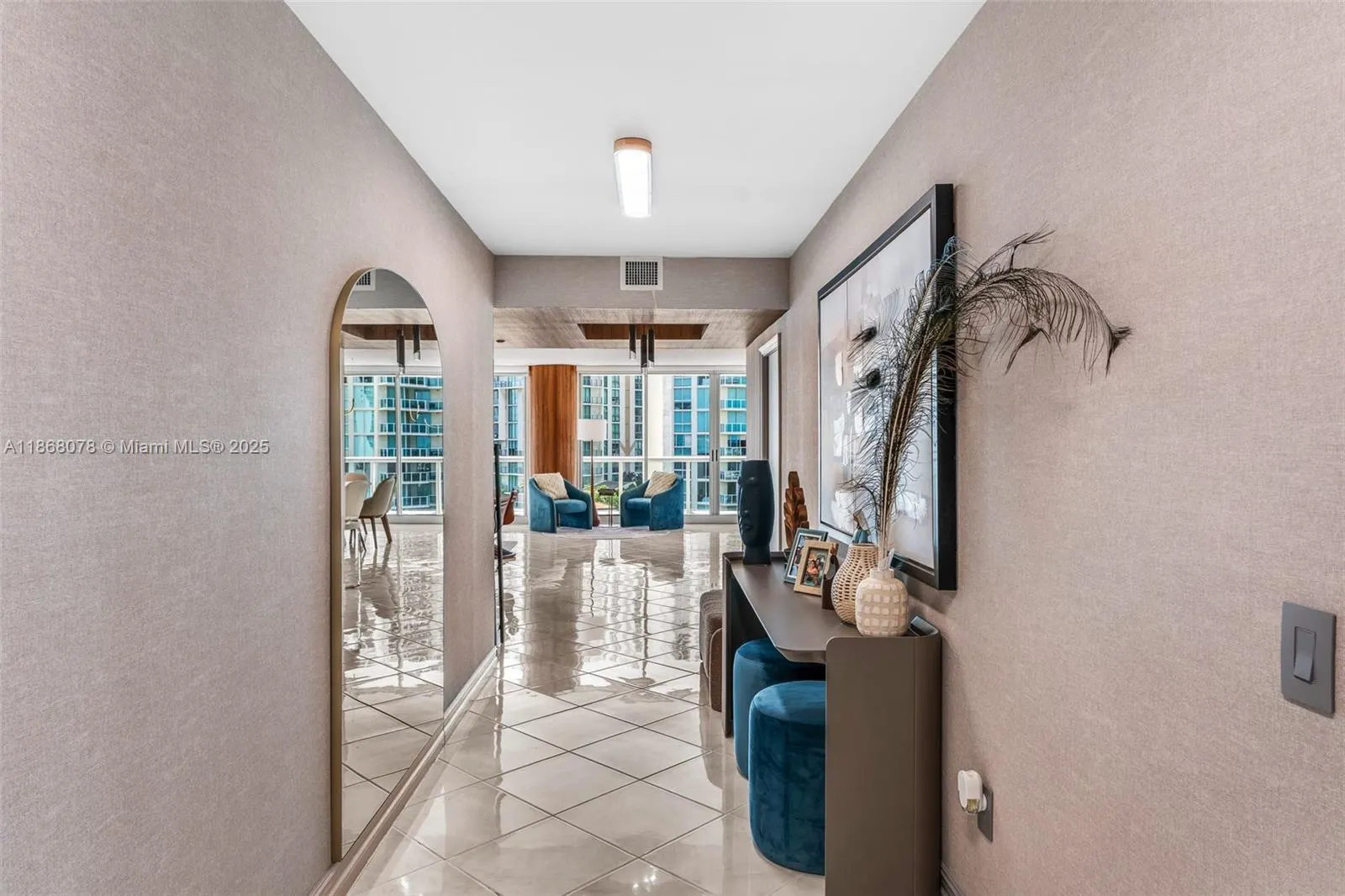 16400 Collins Ave, #946