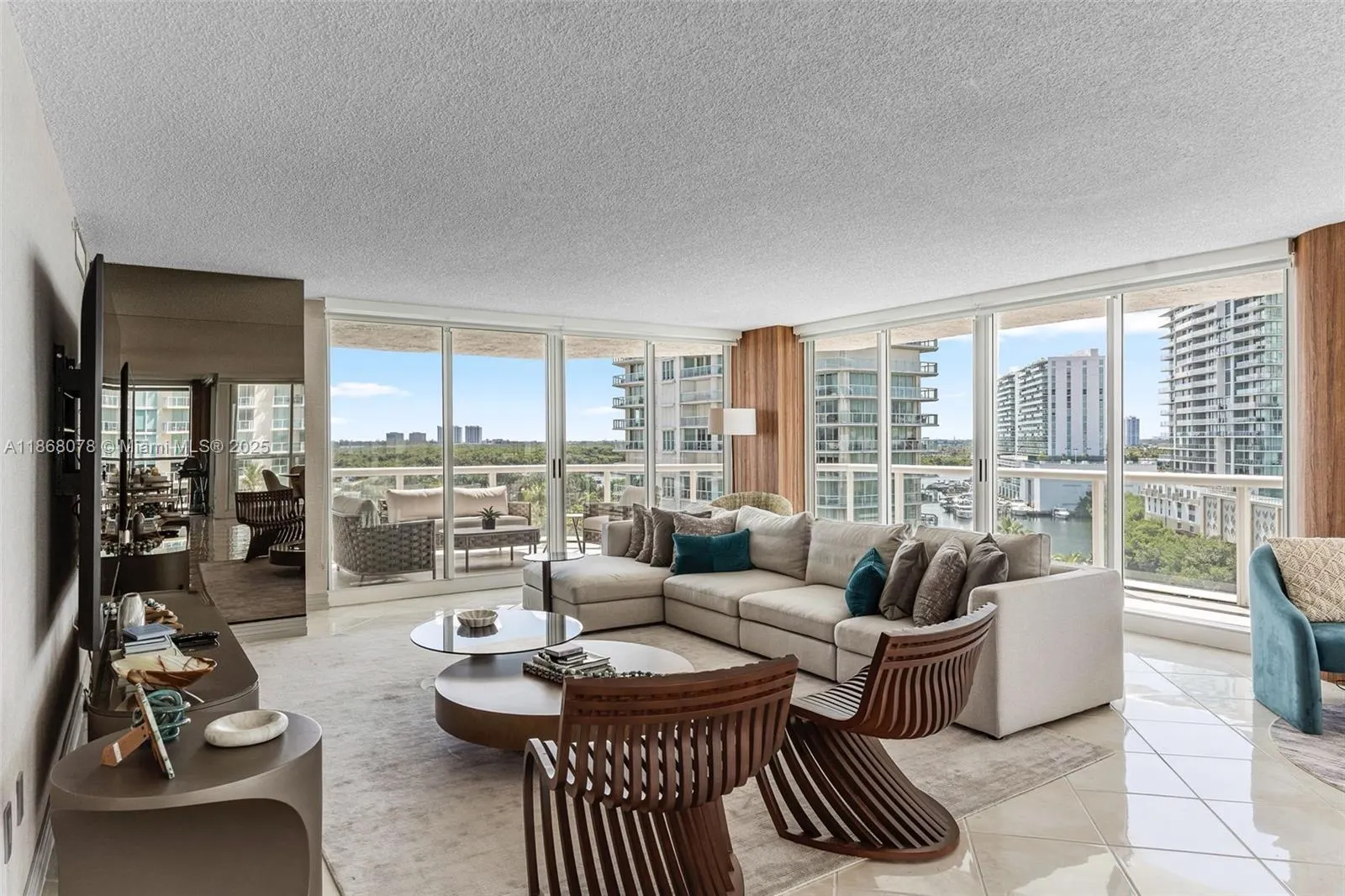 16400 Collins Ave, #946