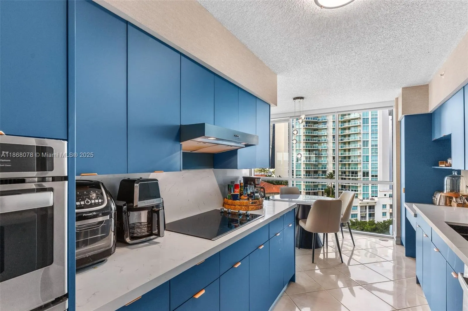 16400 Collins Ave, #946