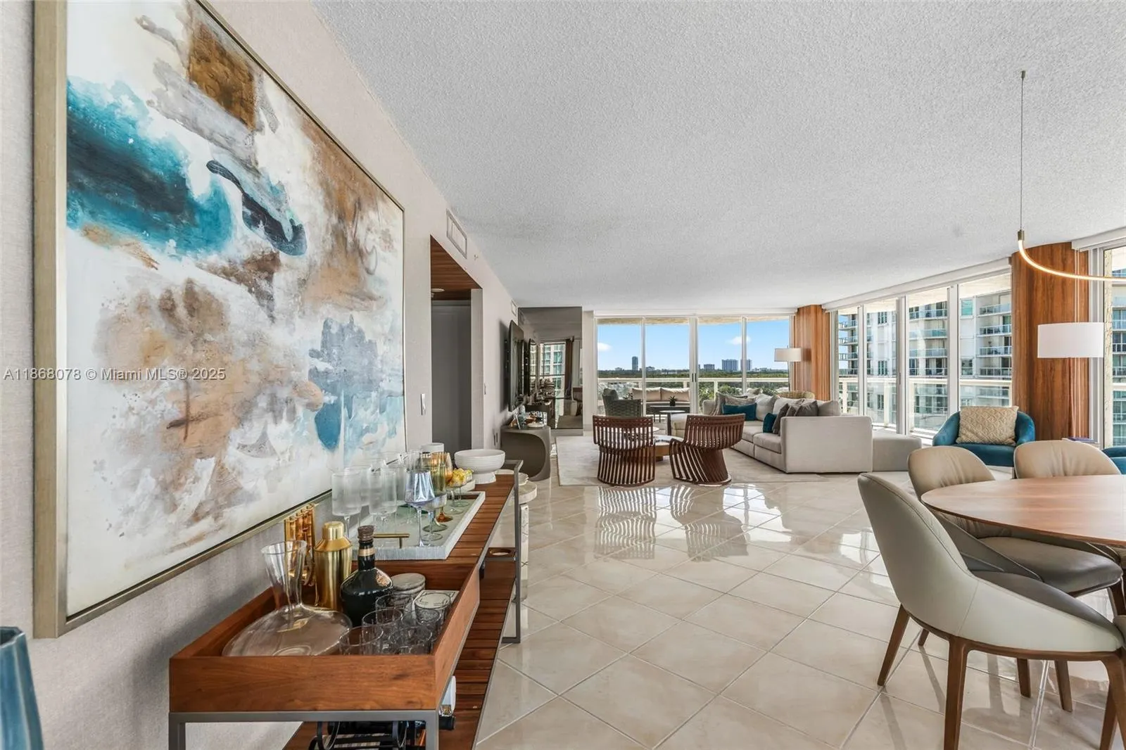 16400 Collins Ave, #946