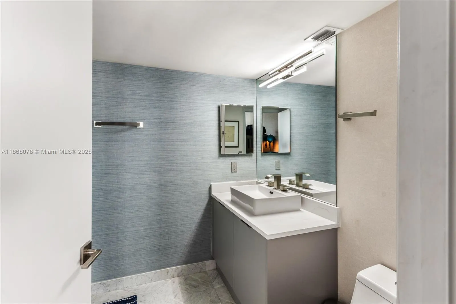 16400 Collins Ave, #946