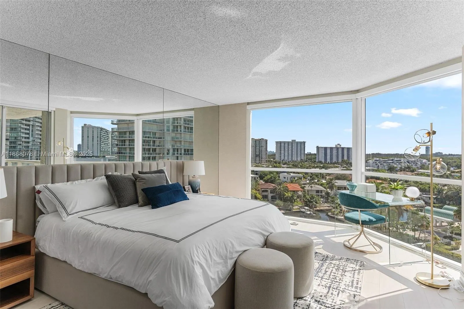 16400 Collins Ave, #946