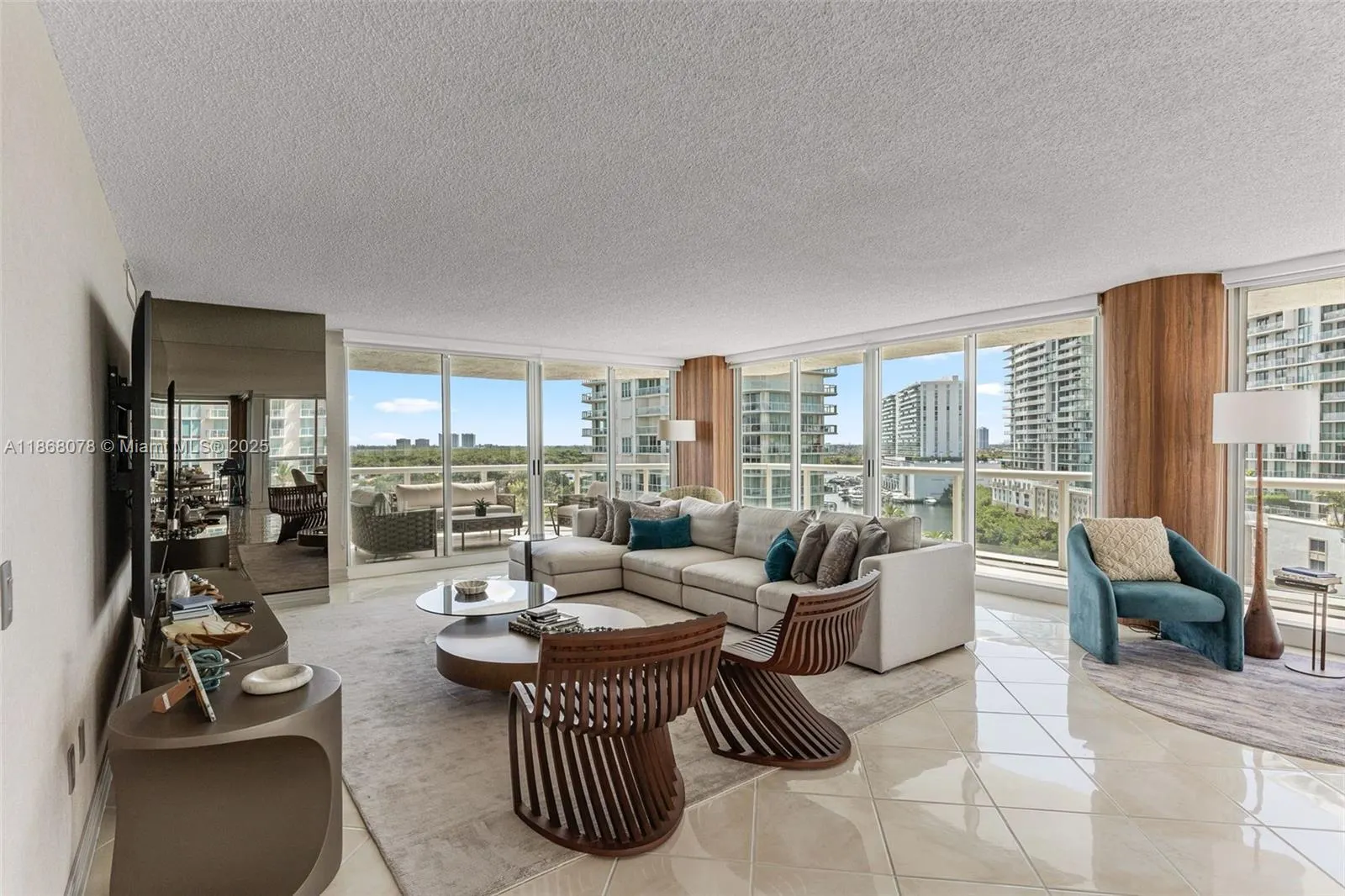 16400 Collins Ave, #946