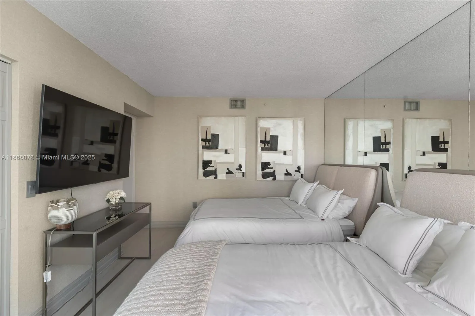 16400 Collins Ave, #946