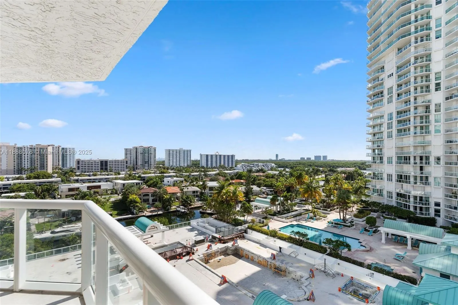 16400 Collins Ave, #946