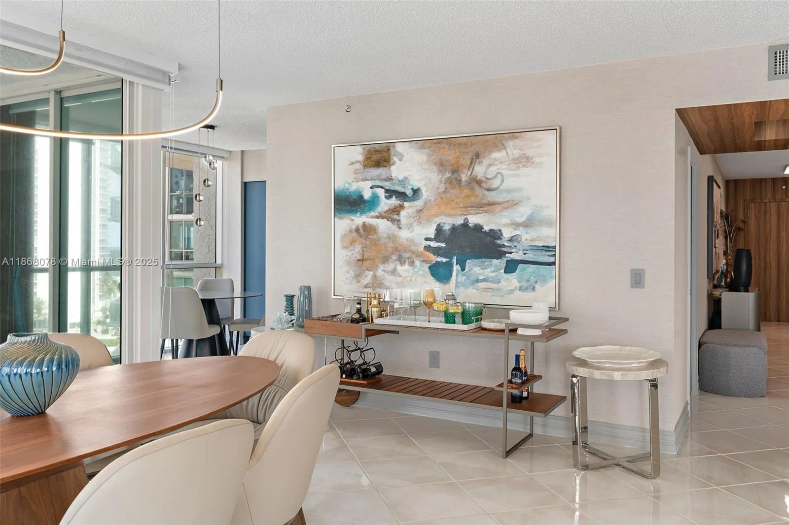 16400 Collins Ave, #946