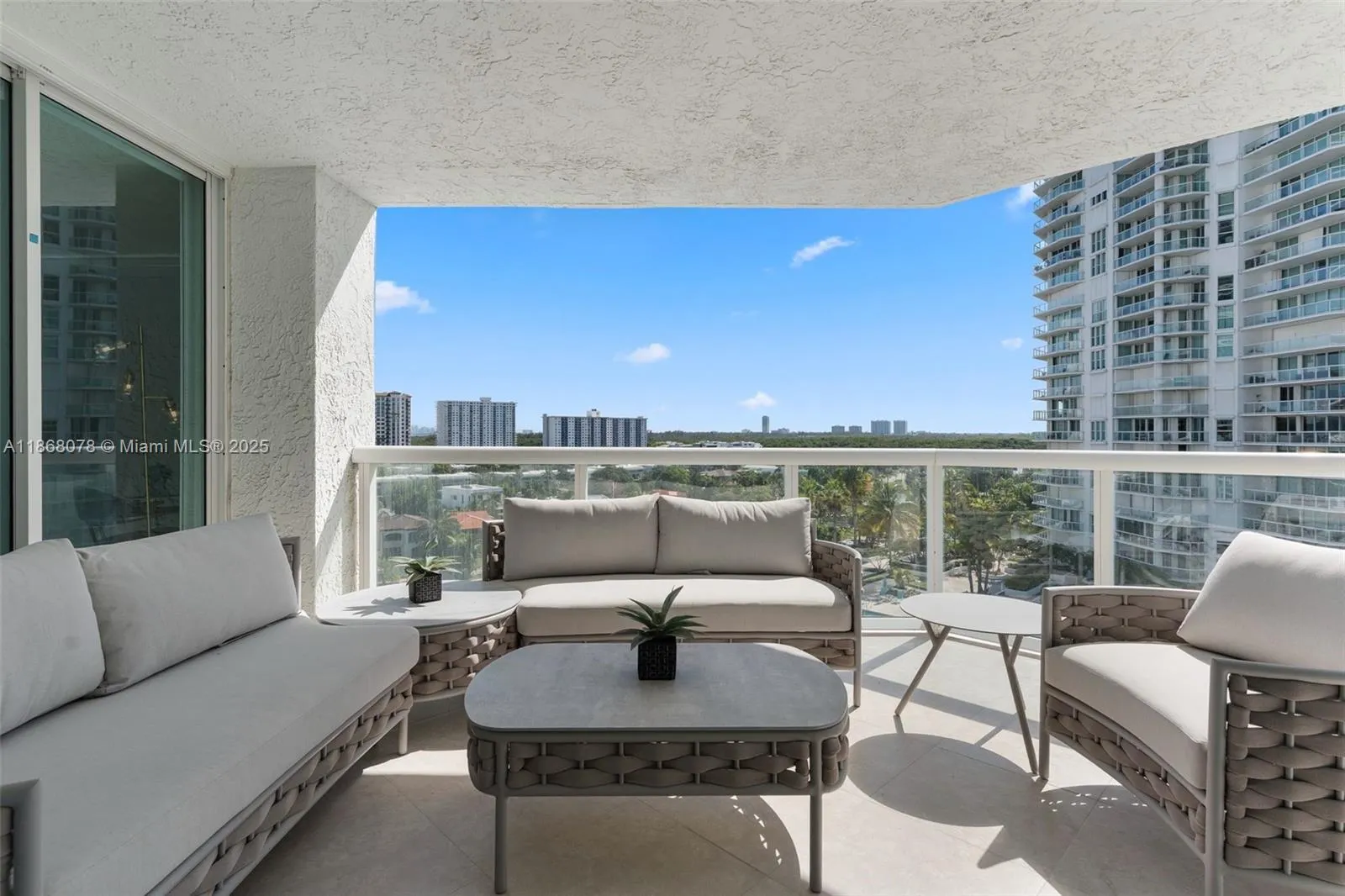 16400 Collins Ave, #946