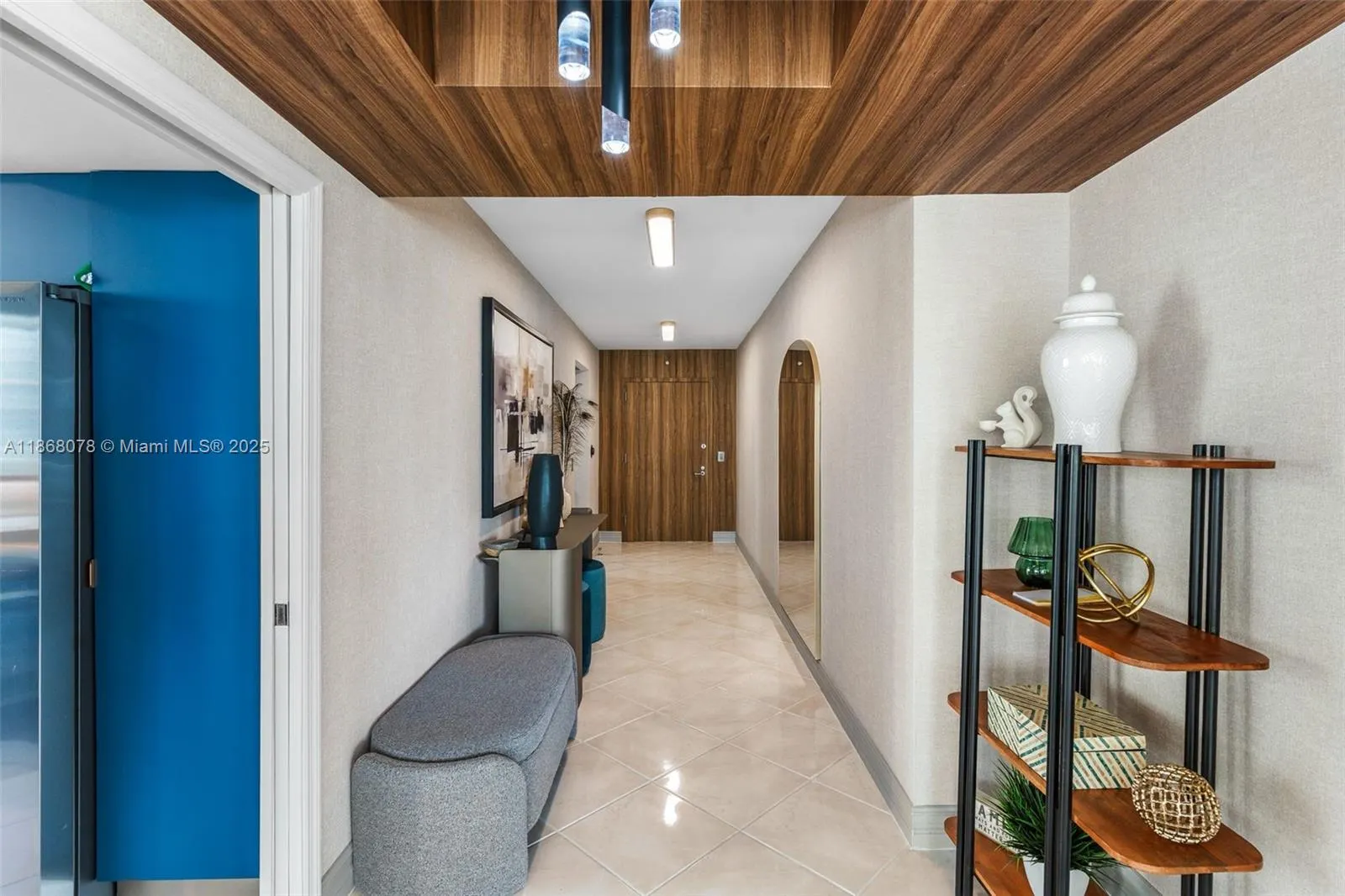 16400 Collins Ave, #946
