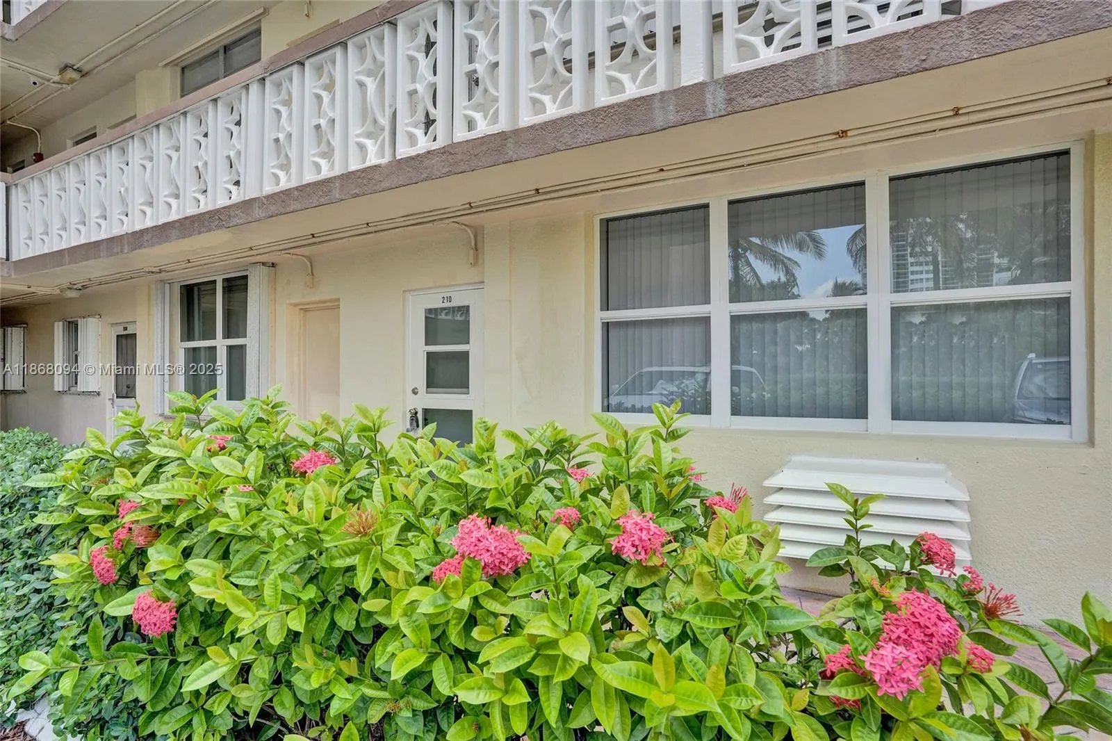 1936 S Ocean Dr, #21D
