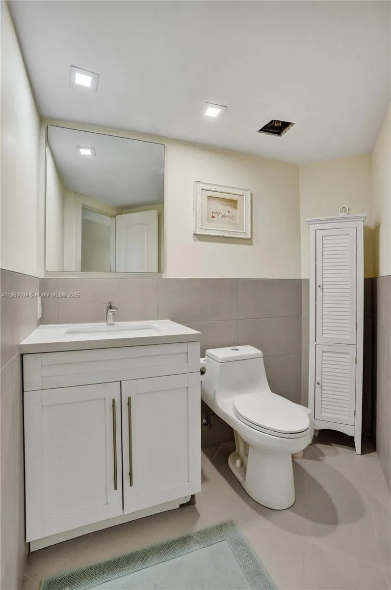 1936 S Ocean Dr, #21D