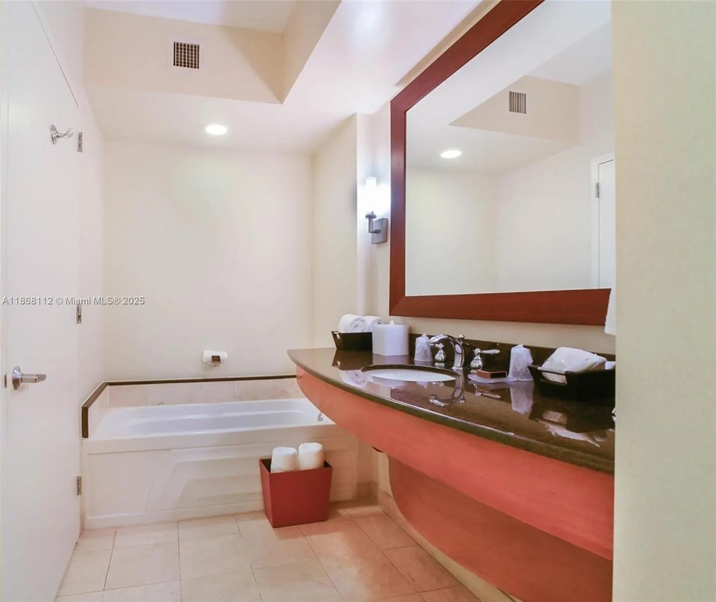 18001 Collins Ave, #2910