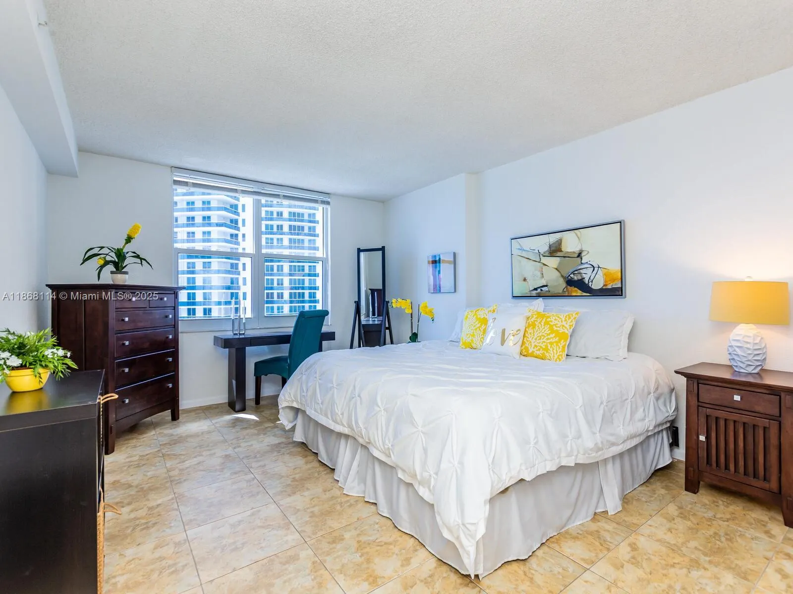 2501 S Ocean Dr, #914
