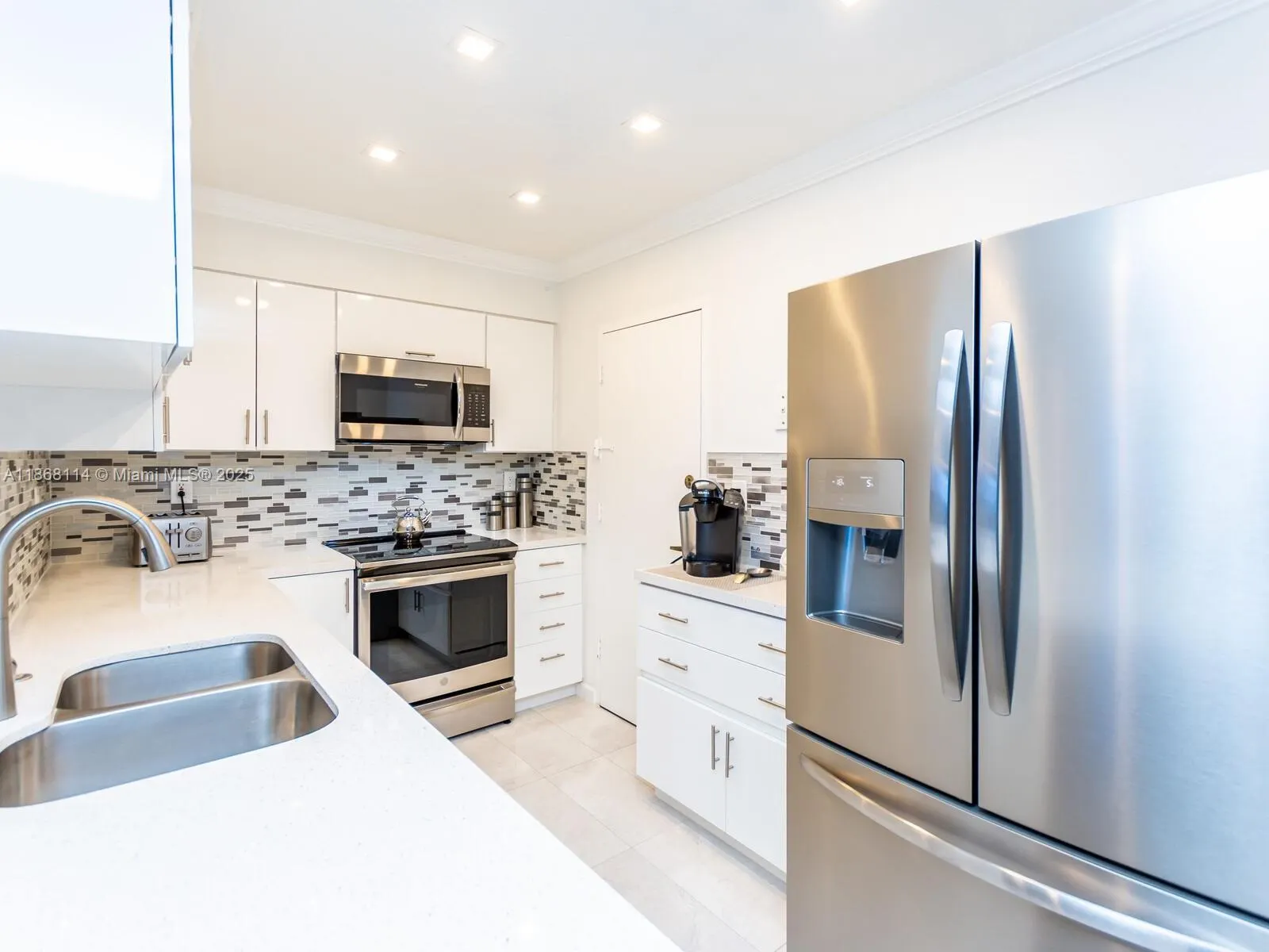 2501 S Ocean Dr, #914
