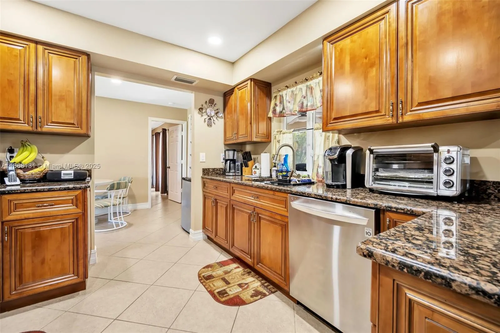 404 SW 33rd Ter