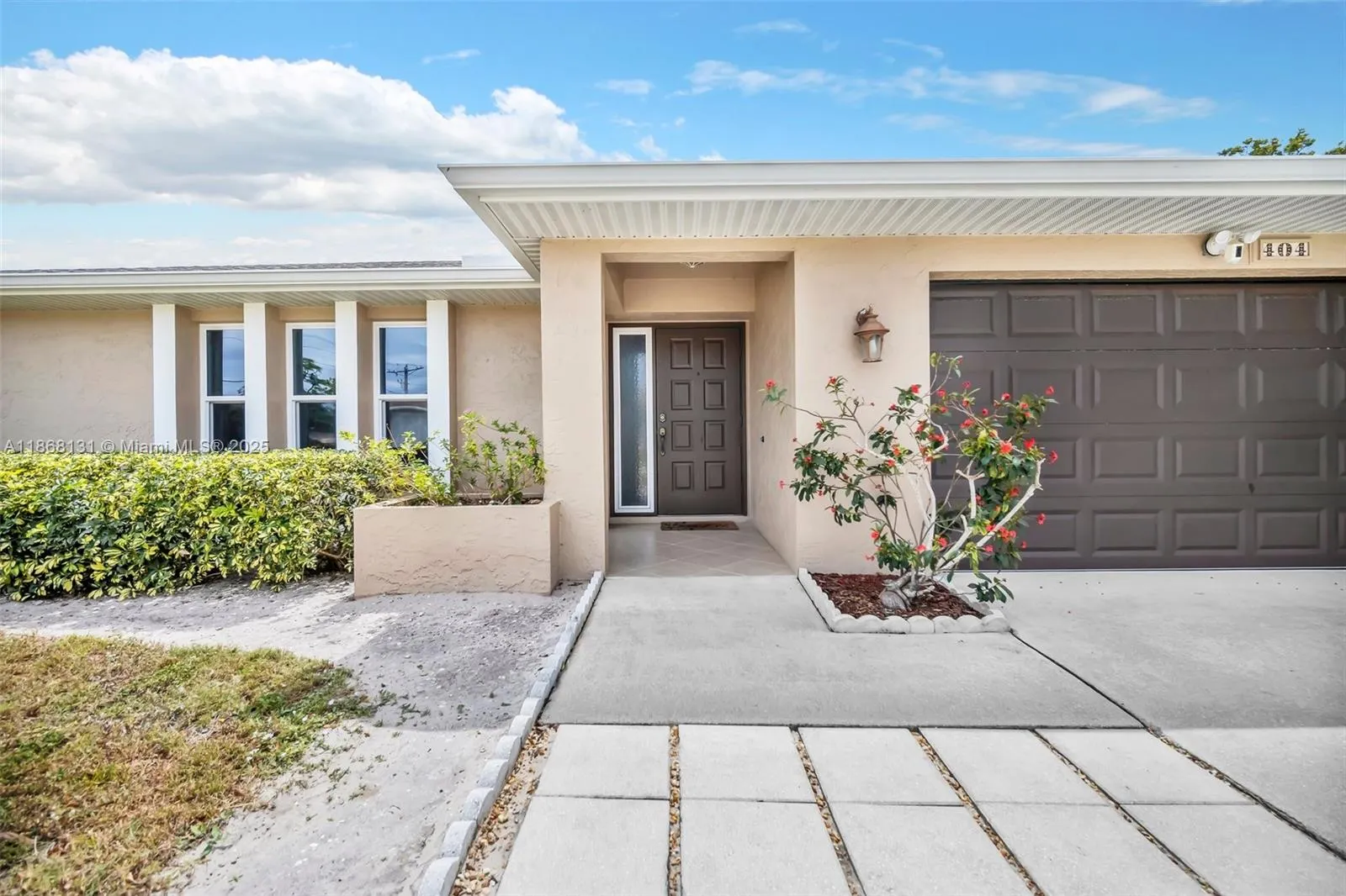 404 SW 33rd Ter