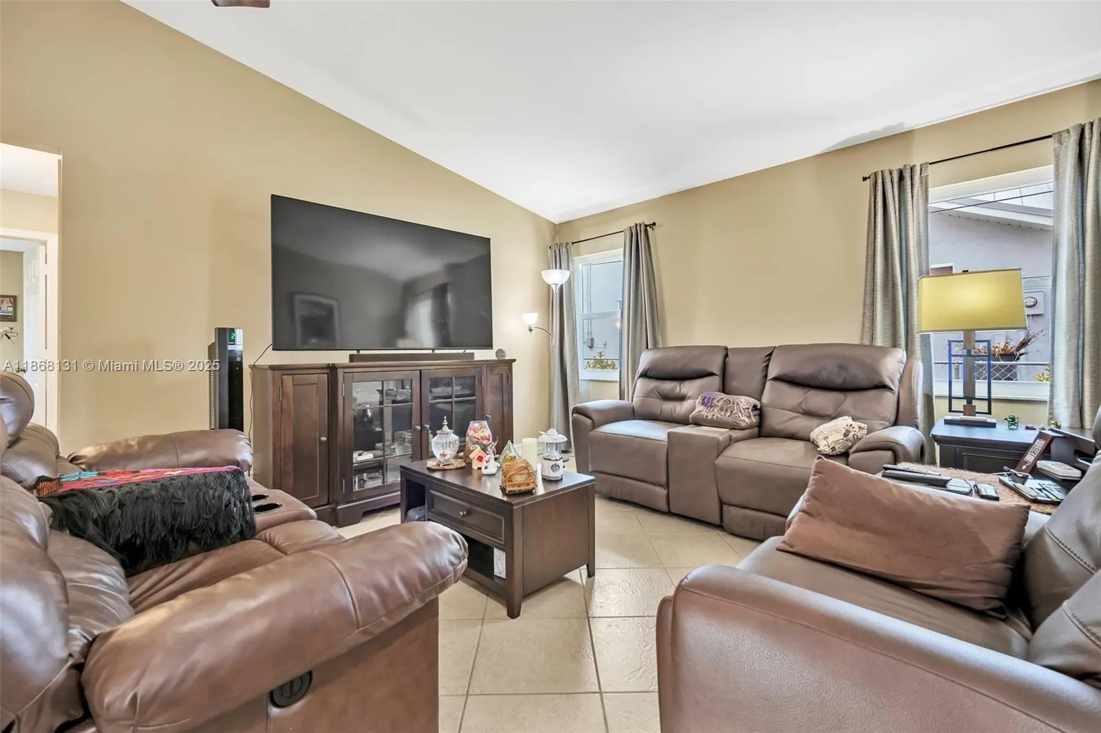404 SW 33rd Ter