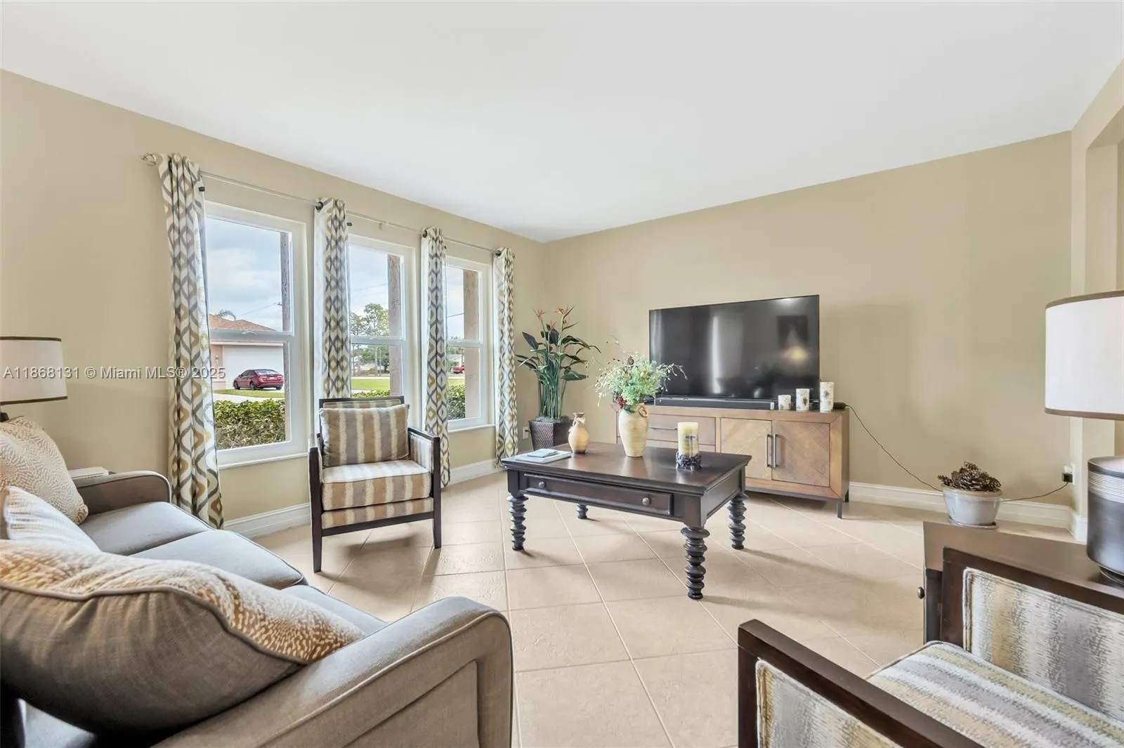 404 SW 33rd Ter