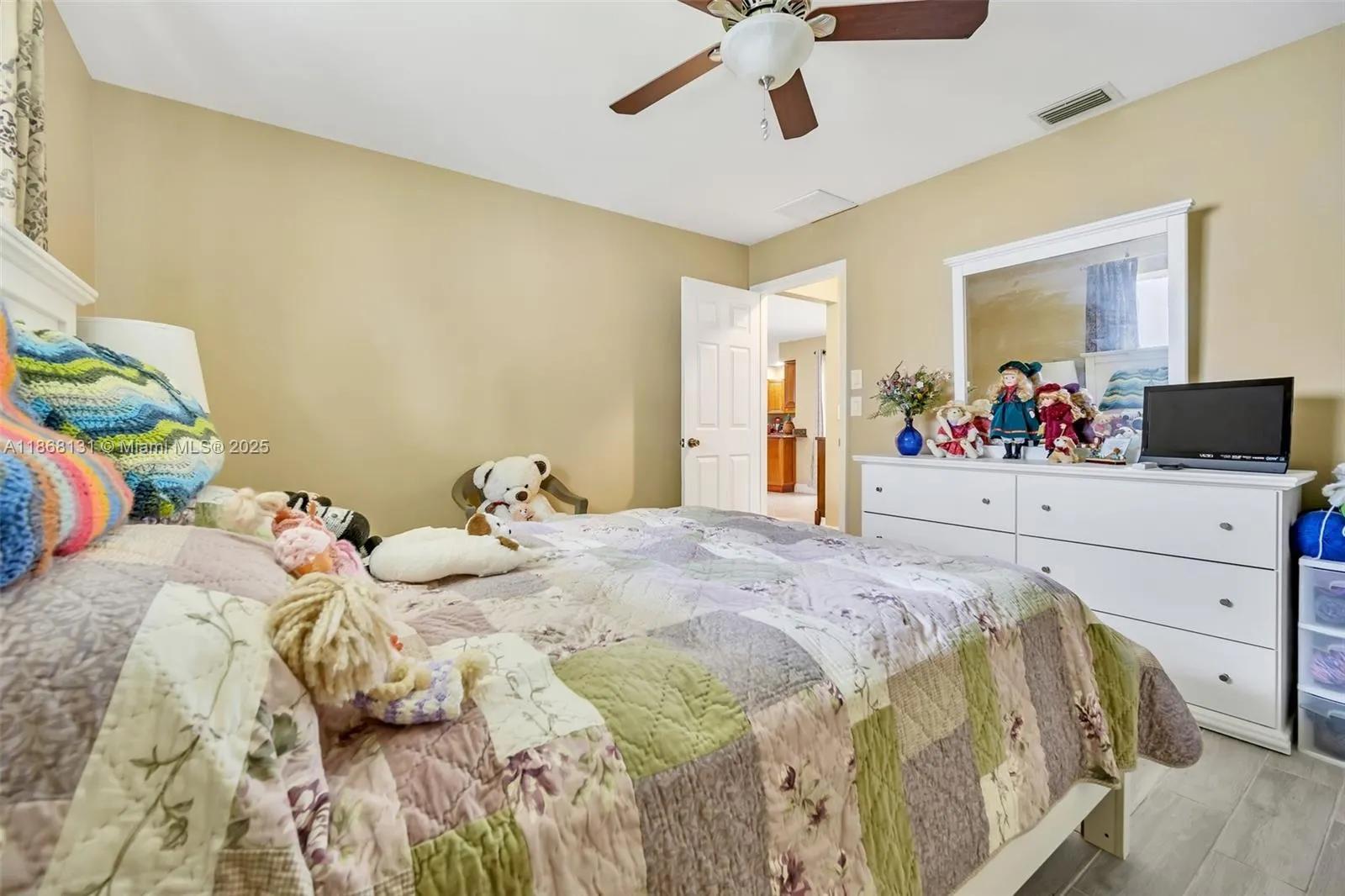 404 SW 33rd Ter