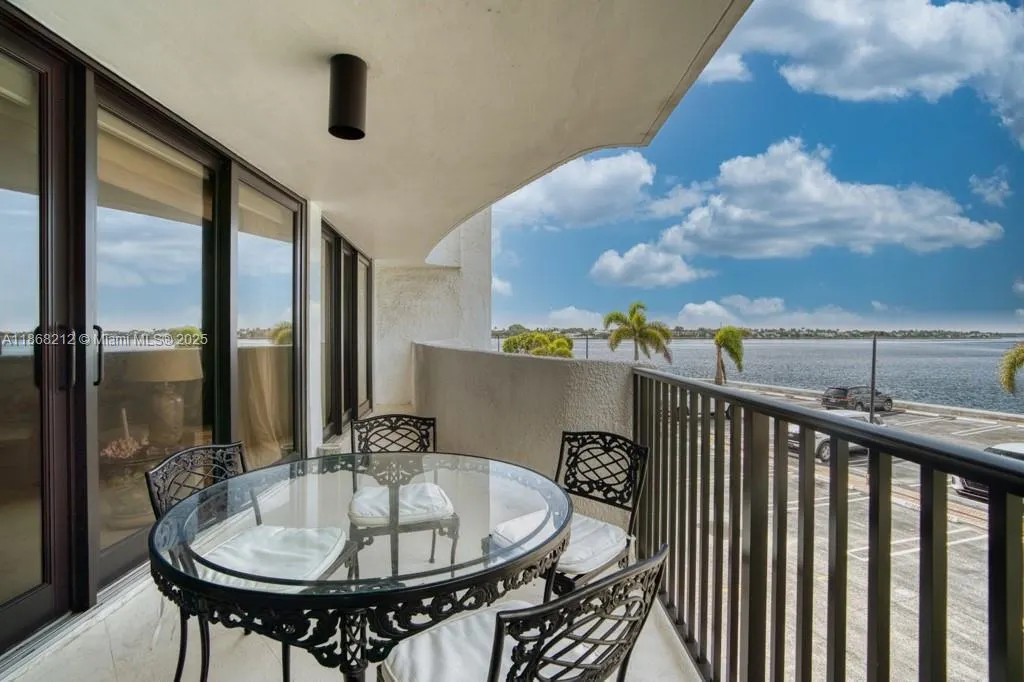 1200 S Flagler Dr, #206