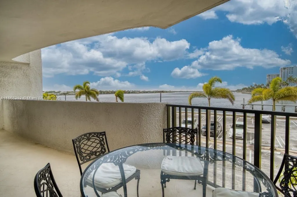 1200 S Flagler Dr, #206