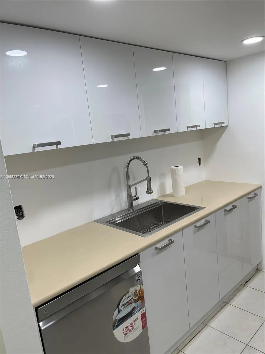 500 NE 2nd St, #209