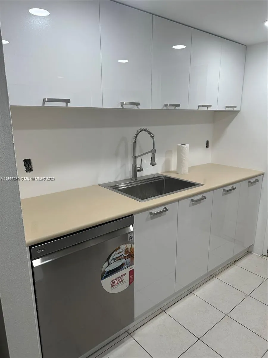 500 NE 2nd St, #209