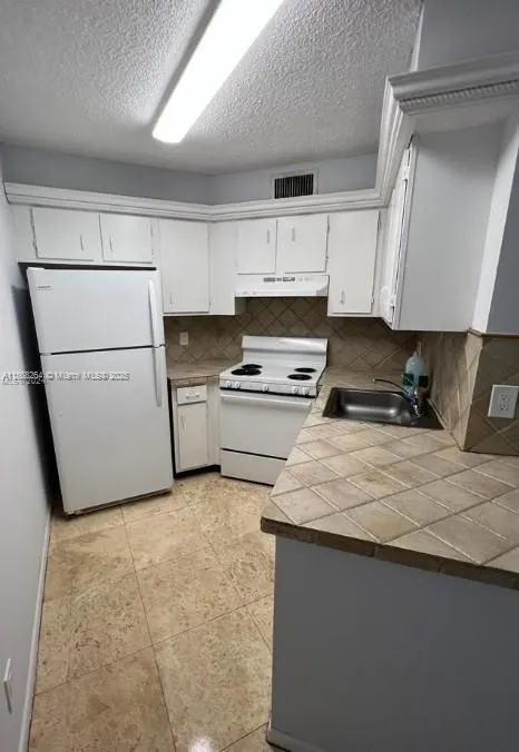 212 Lake Pointe Dr, #205