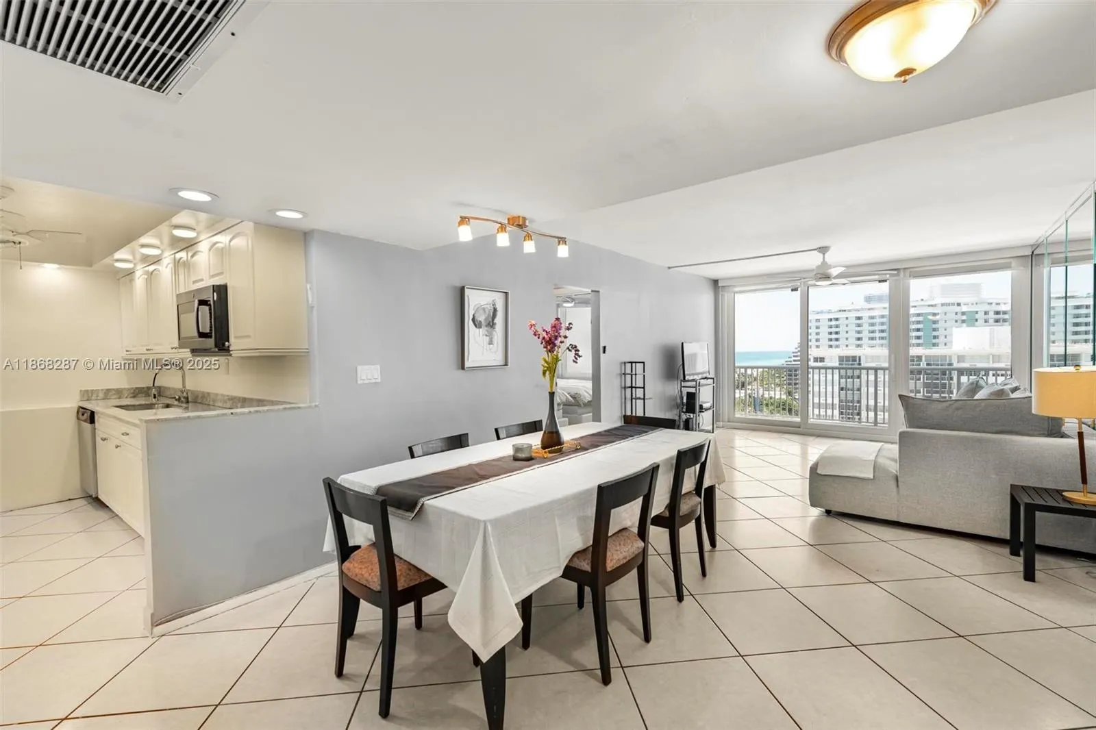 5401 Collins Ave, #916